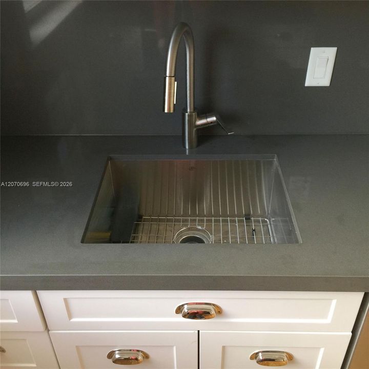 For Rent: $2,200 (1 beds, 1 baths, 500 Square Feet)