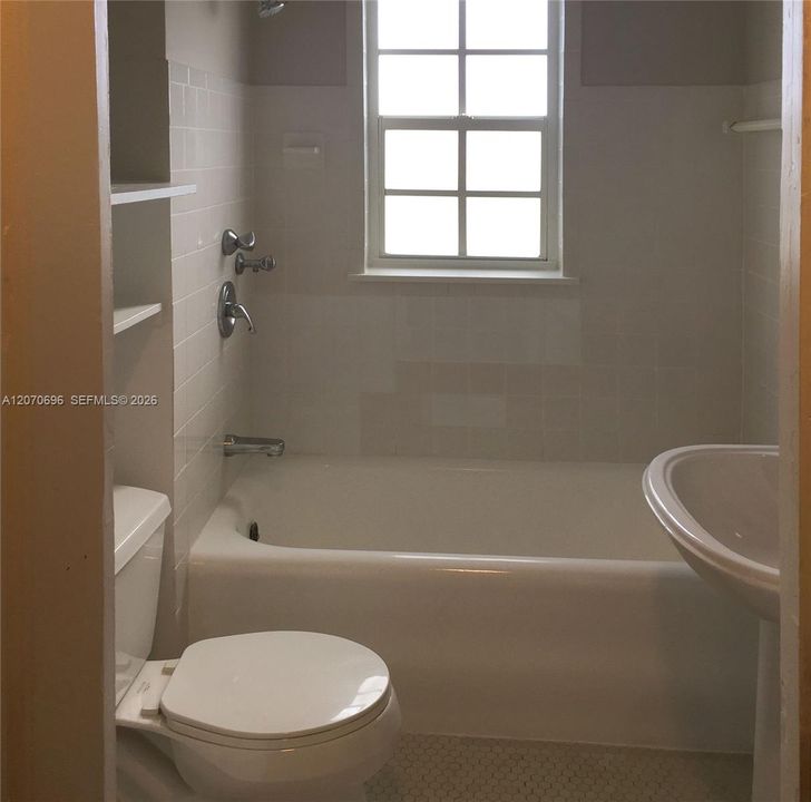 For Rent: $2,200 (1 beds, 1 baths, 500 Square Feet)