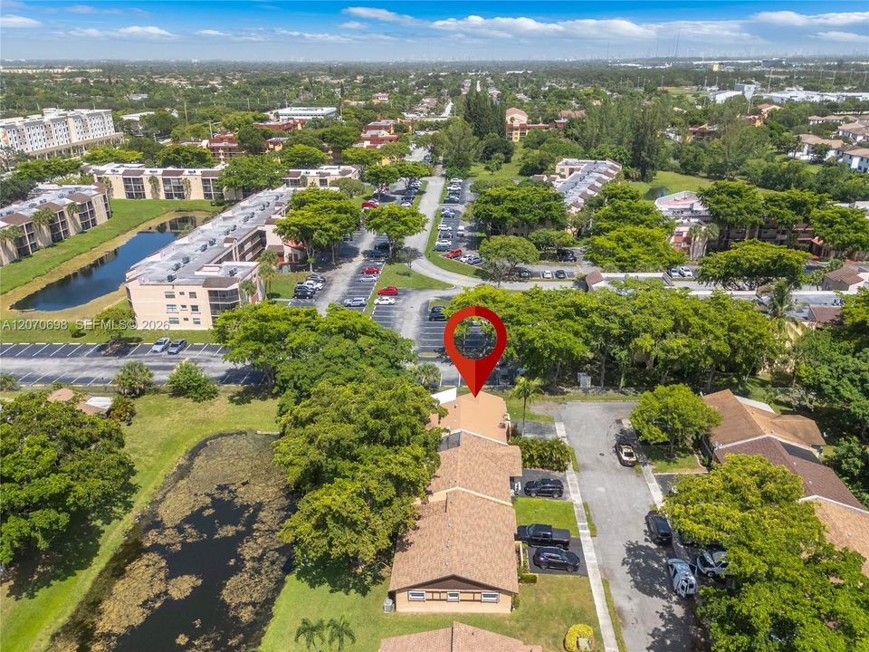 For Sale: $405,000 (2 beds, 2 baths, 912 Square Feet)