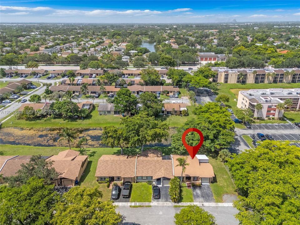 For Sale: $405,000 (2 beds, 2 baths, 912 Square Feet)