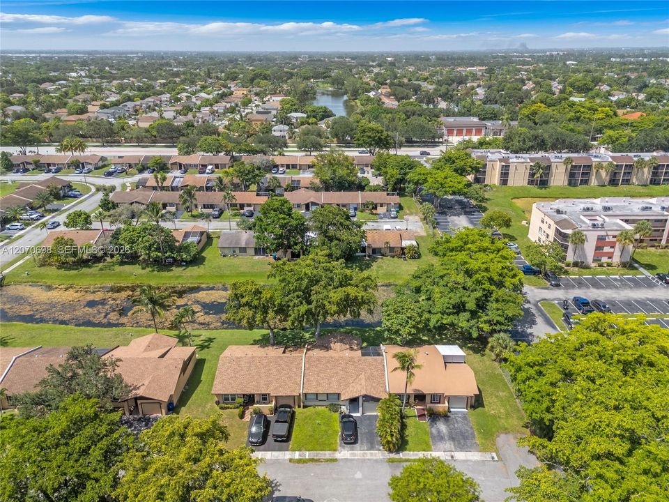 For Sale: $405,000 (2 beds, 2 baths, 912 Square Feet)