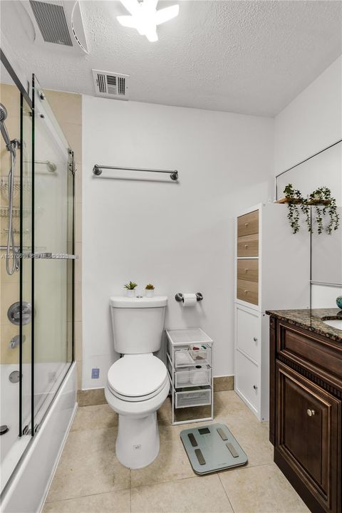For Sale: $405,000 (2 beds, 2 baths, 912 Square Feet)