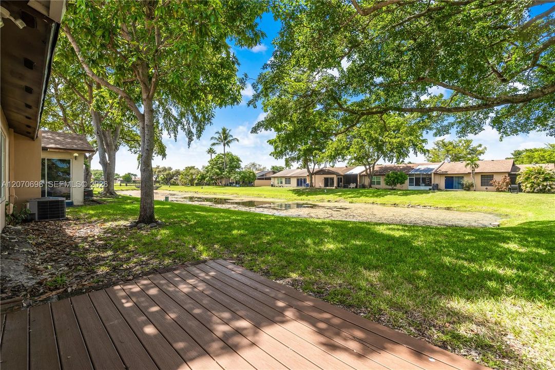 For Sale: $405,000 (2 beds, 2 baths, 912 Square Feet)