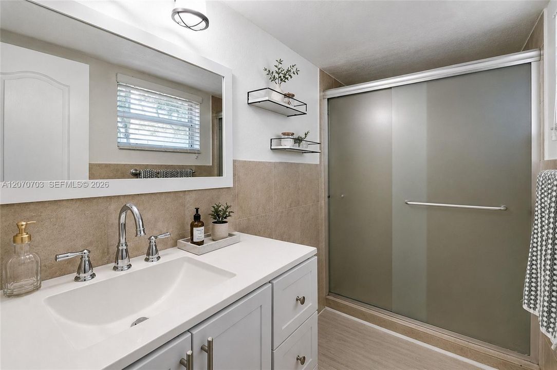 For Sale: $355,000 (2 beds, 2 baths, 1045 Square Feet)