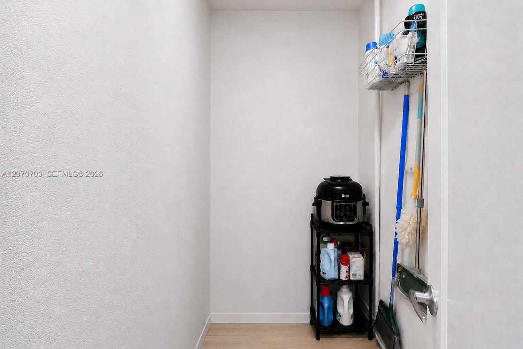 For Sale: $355,000 (2 beds, 2 baths, 1045 Square Feet)