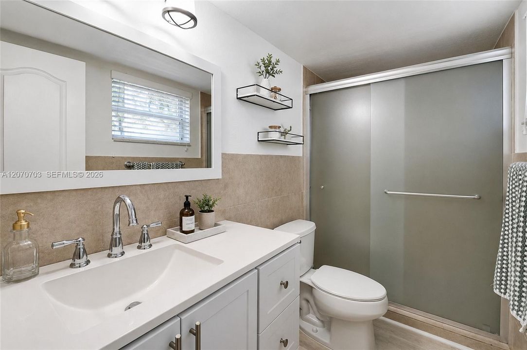 For Sale: $355,000 (2 beds, 2 baths, 1045 Square Feet)
