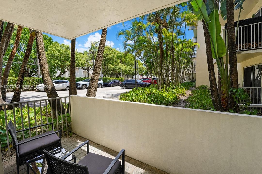 For Sale: $355,000 (2 beds, 2 baths, 1045 Square Feet)