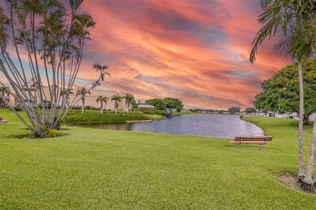 For Rent: $2,100 (1 beds, 2 baths, 1046 Square Feet)