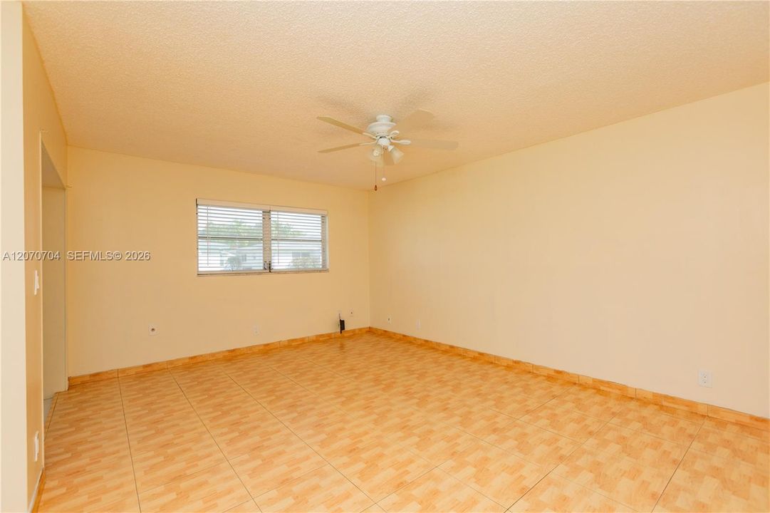 SPACIOUS BEDROOM
