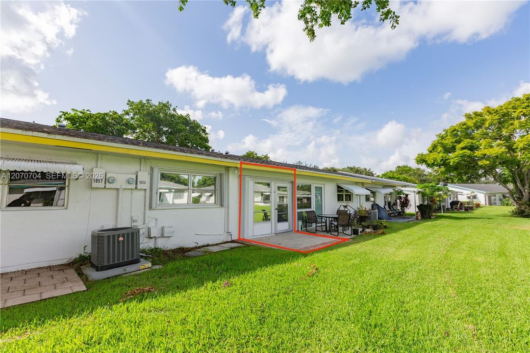 For Rent: $2,100 (1 beds, 2 baths, 1046 Square Feet)