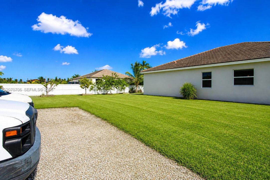 En Venta: $855,000 (4 camas, 3 baños, 2264 Pies cuadrados)