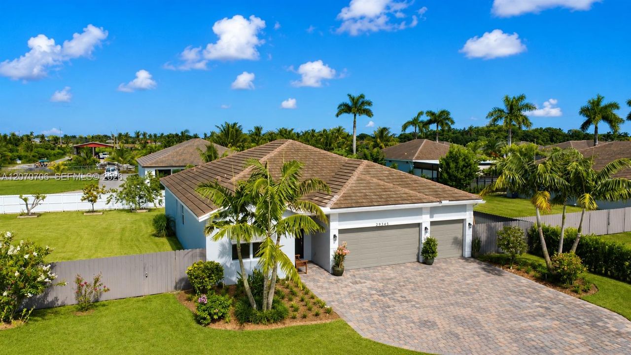 En Venta: $855,000 (4 camas, 3 baños, 2264 Pies cuadrados)