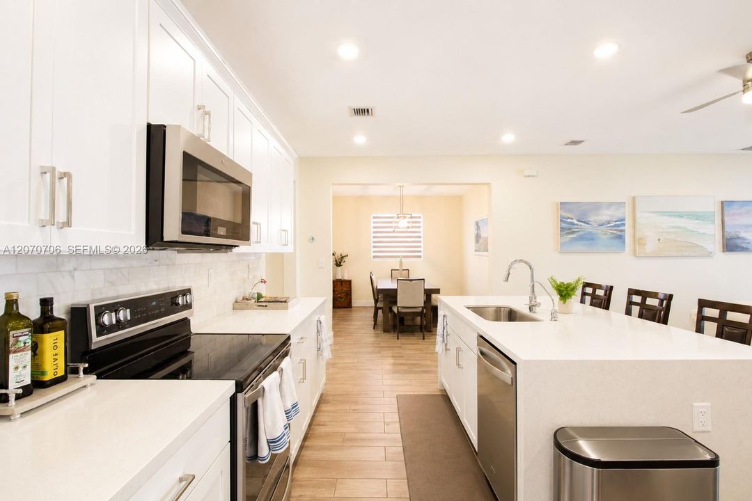 En Venta: $855,000 (4 camas, 3 baños, 2264 Pies cuadrados)