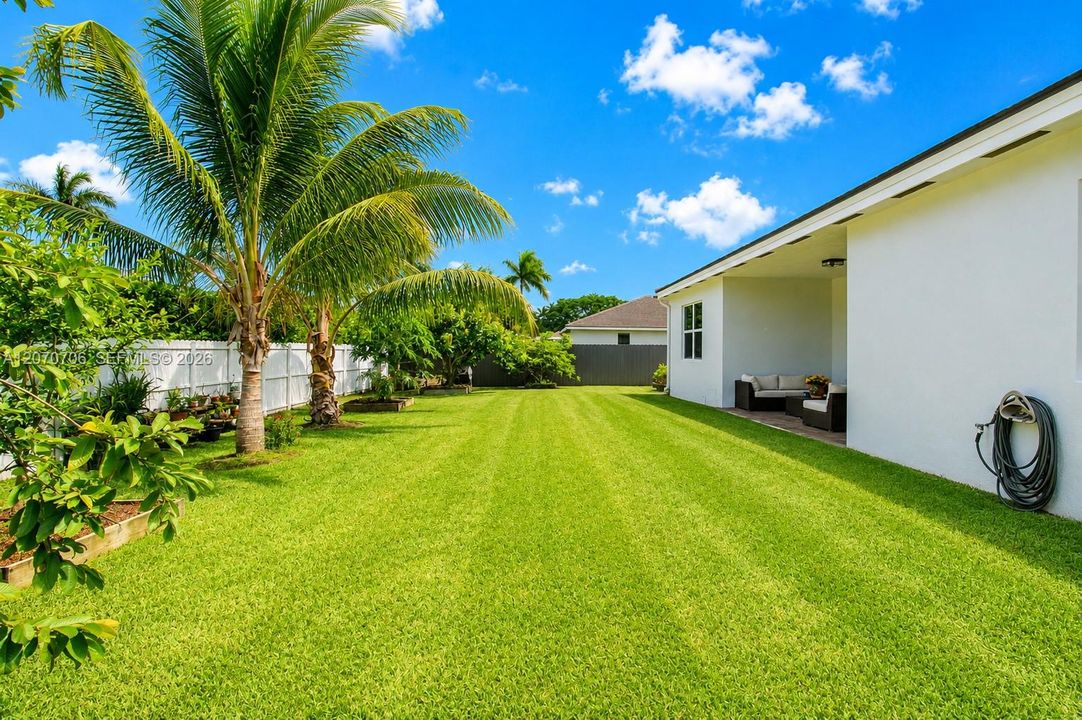 En Venta: $855,000 (4 camas, 3 baños, 2264 Pies cuadrados)
