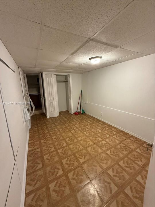 For Rent: $1,300 (1 beds, 1 baths, 400 Square Feet)