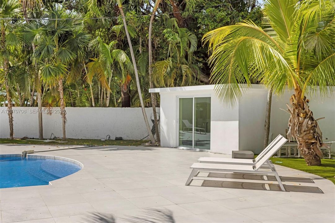 For Sale: $3,900,000 (5 beds, 5 baths, 3677 Square Feet)