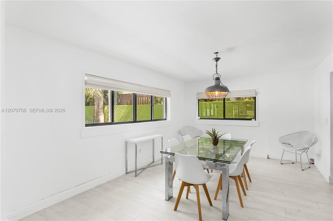 For Sale: $3,900,000 (5 beds, 5 baths, 3677 Square Feet)