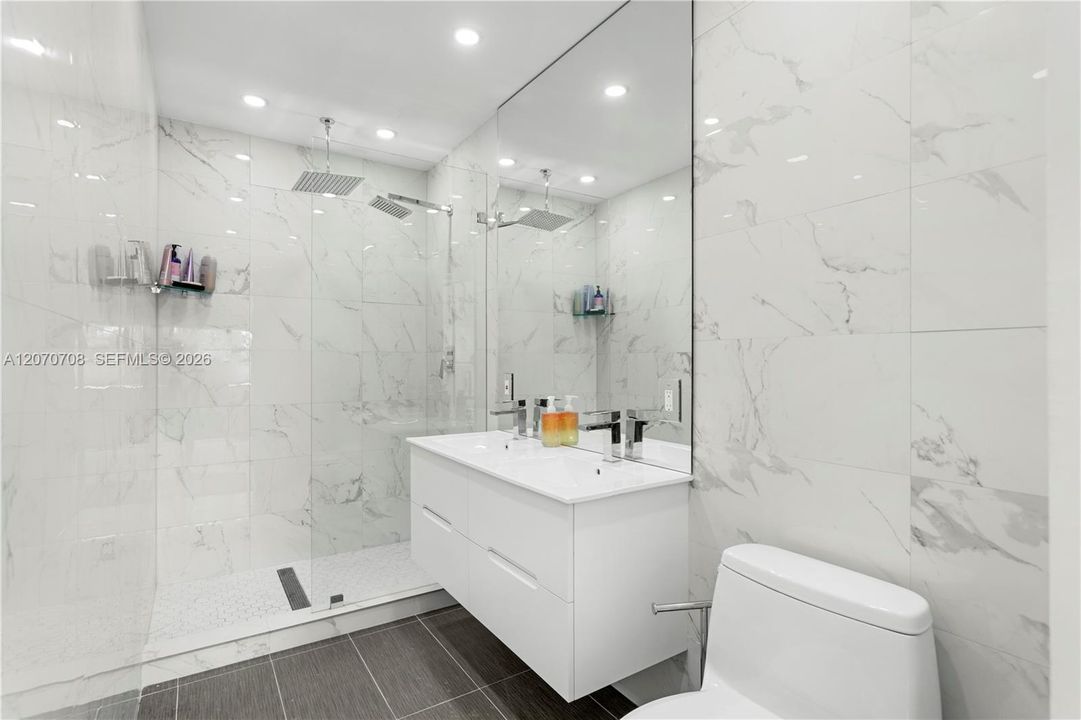 For Sale: $3,900,000 (5 beds, 5 baths, 3677 Square Feet)