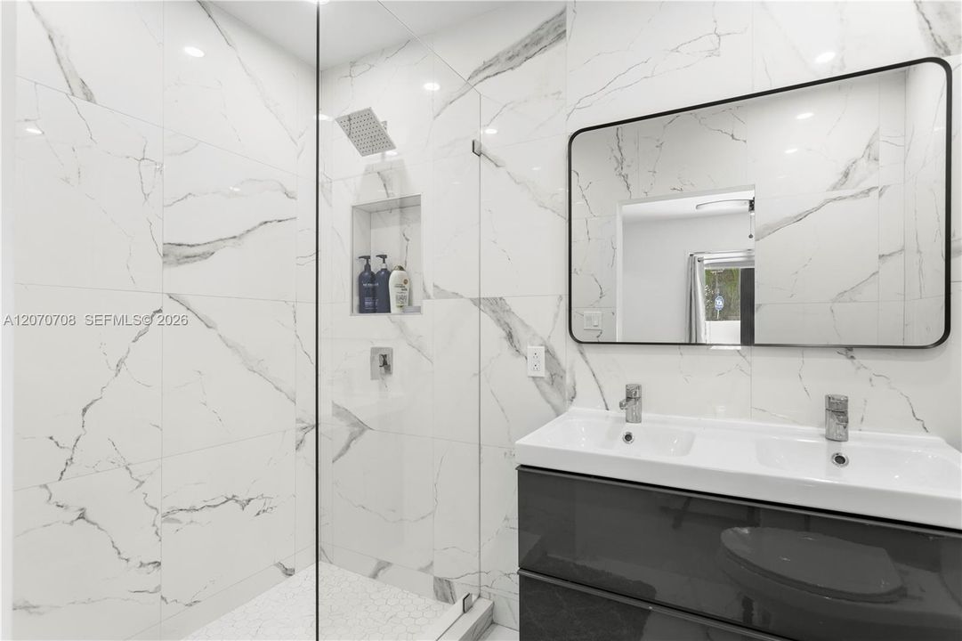 For Sale: $3,900,000 (5 beds, 5 baths, 3677 Square Feet)