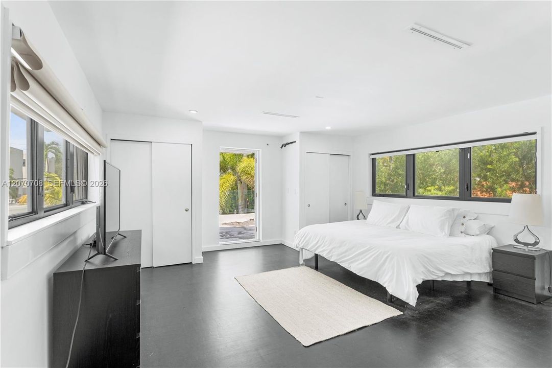 For Sale: $3,900,000 (5 beds, 5 baths, 3677 Square Feet)