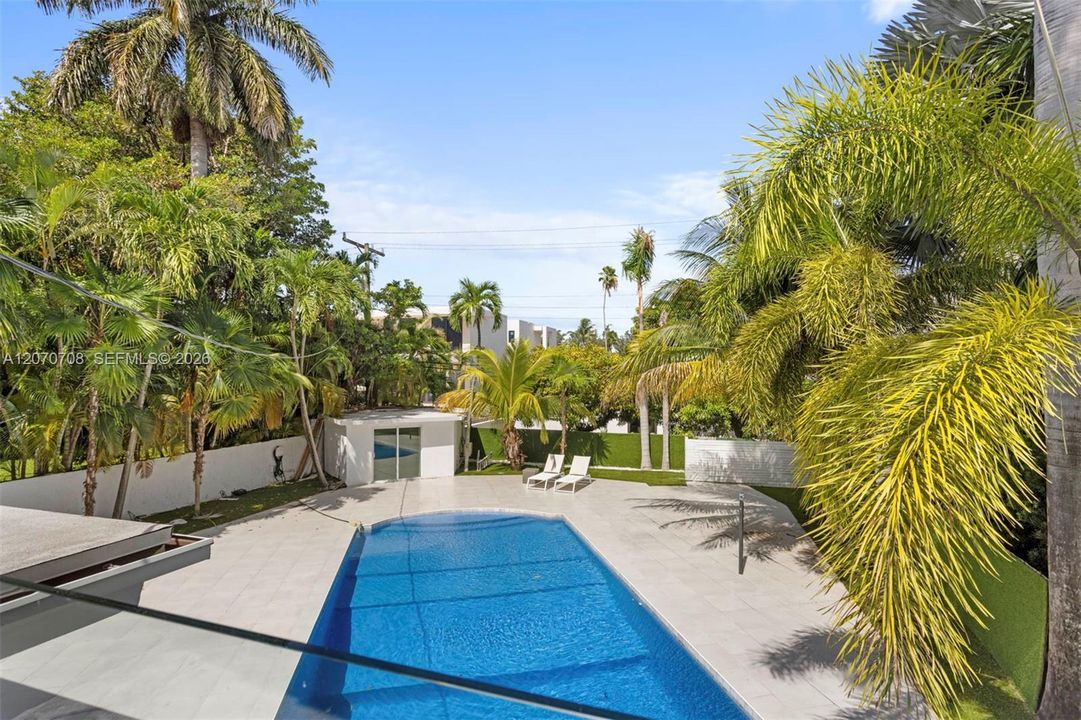 For Sale: $3,900,000 (5 beds, 5 baths, 3677 Square Feet)