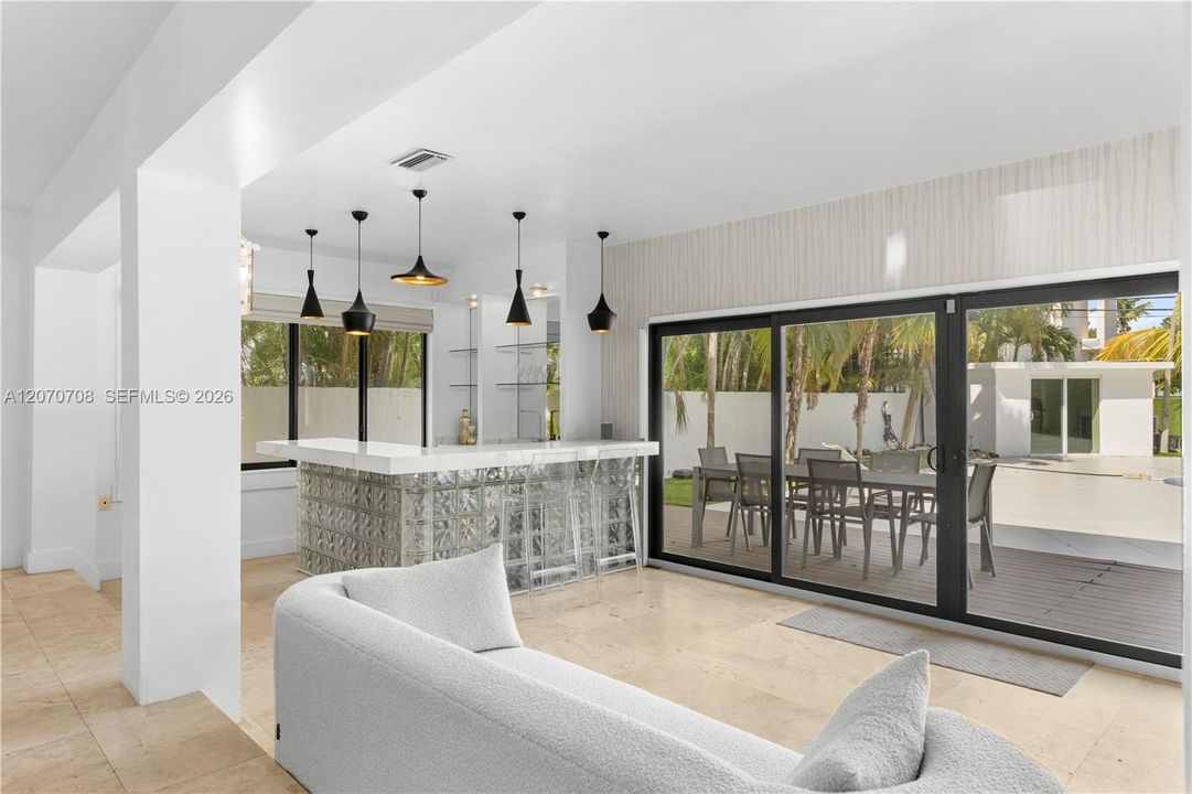 For Sale: $3,900,000 (5 beds, 5 baths, 3677 Square Feet)