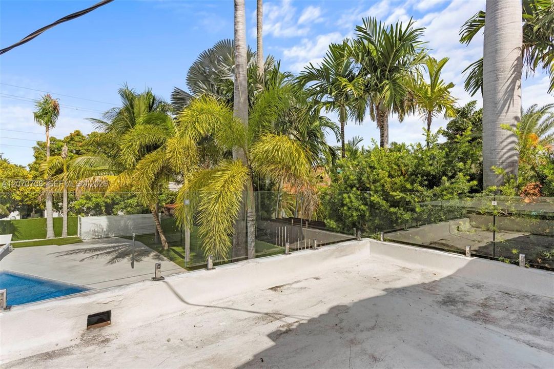 For Sale: $3,900,000 (5 beds, 5 baths, 3677 Square Feet)
