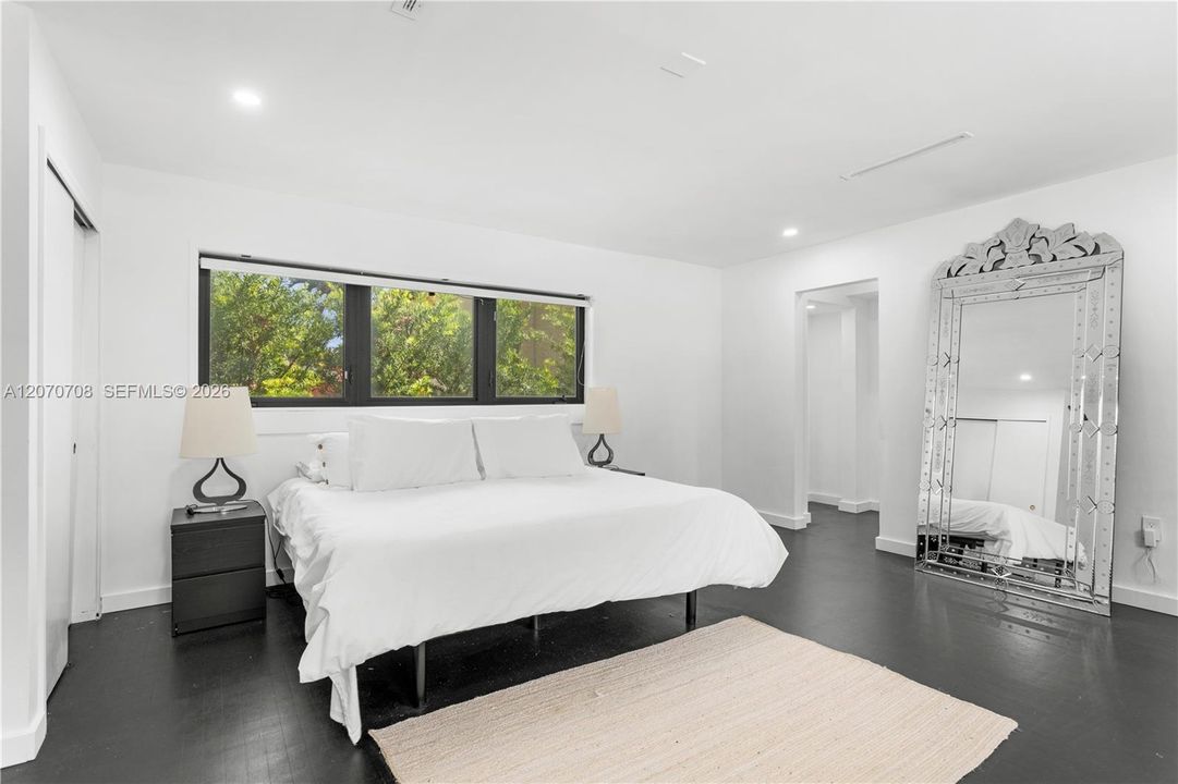 For Sale: $3,900,000 (5 beds, 5 baths, 3677 Square Feet)