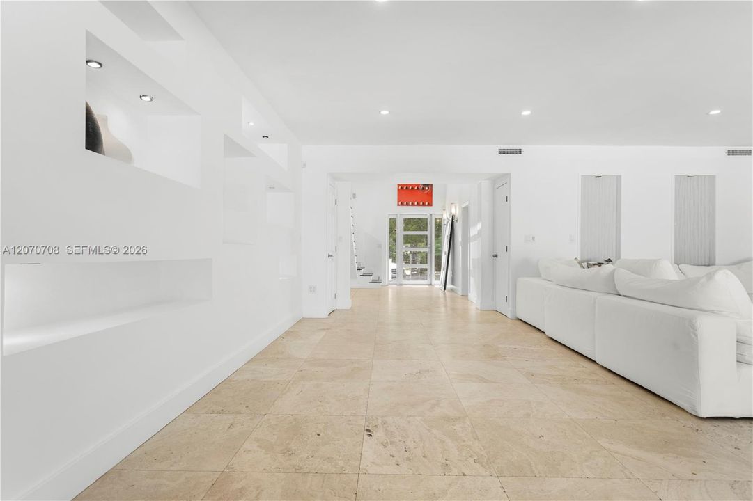 For Sale: $3,900,000 (5 beds, 5 baths, 3677 Square Feet)