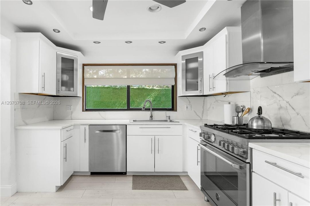 For Sale: $3,900,000 (5 beds, 5 baths, 3677 Square Feet)