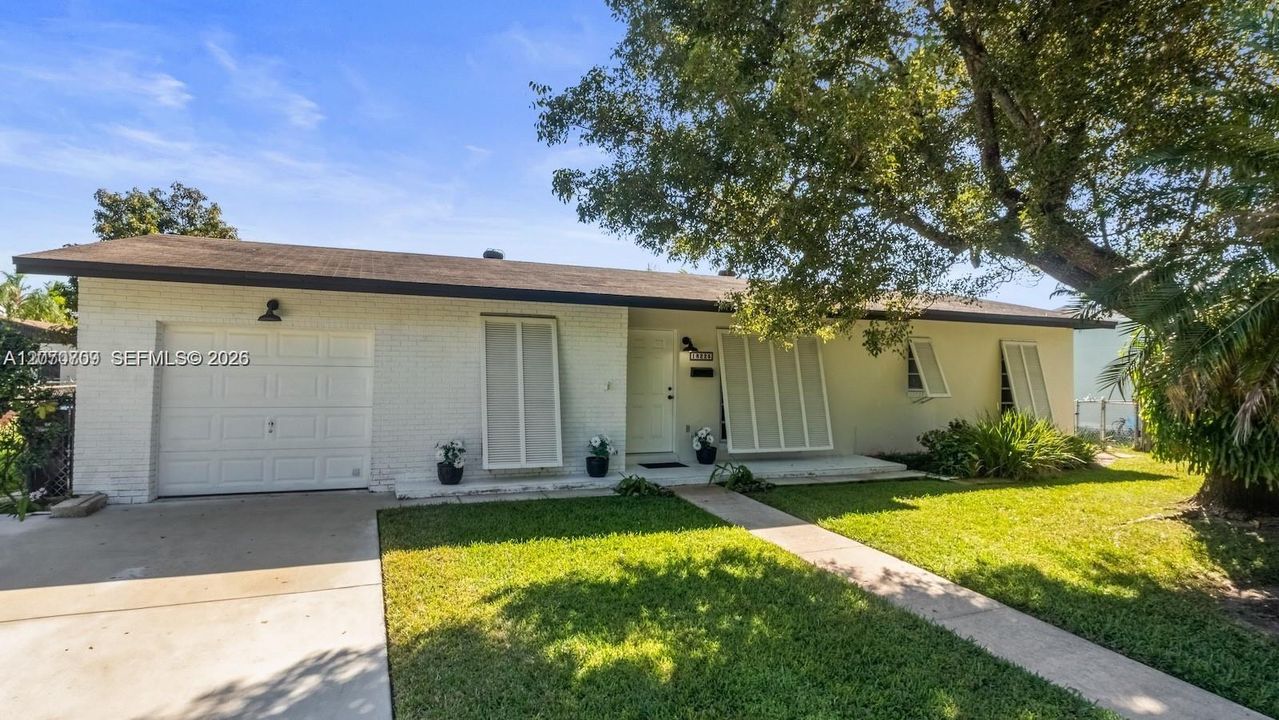 For Sale: $669,900 (3 beds, 2 baths, 1078 Square Feet)