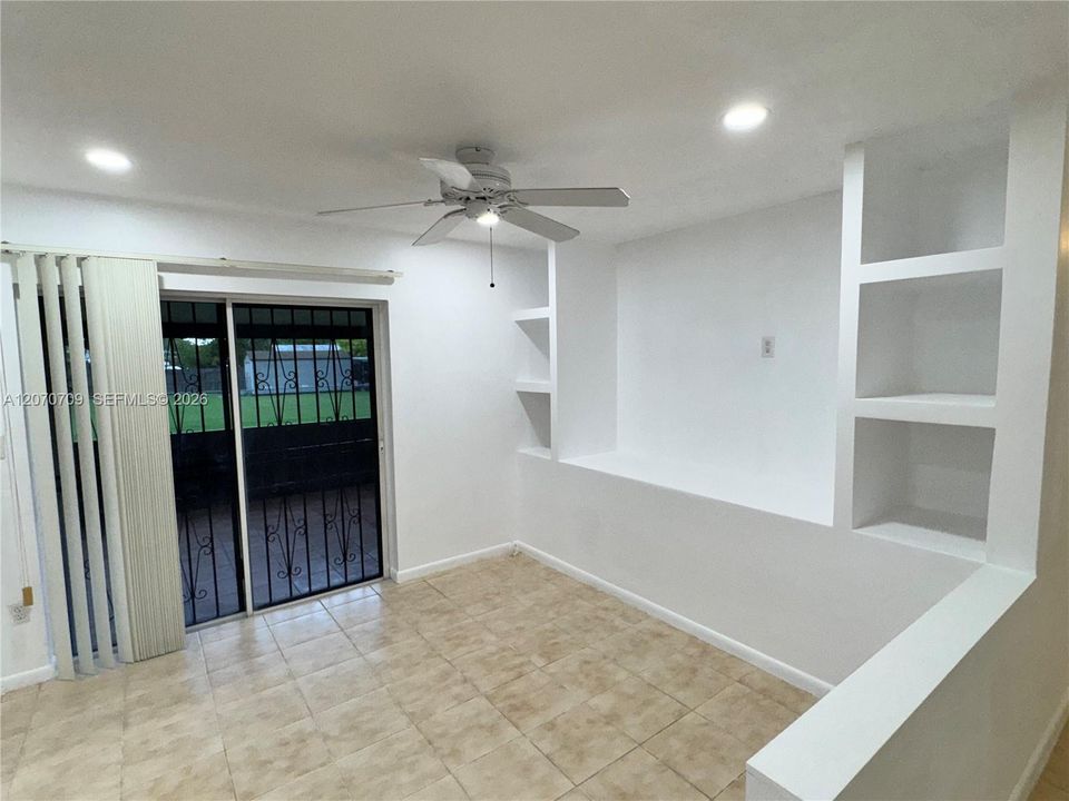 For Sale: $669,900 (3 beds, 2 baths, 1078 Square Feet)