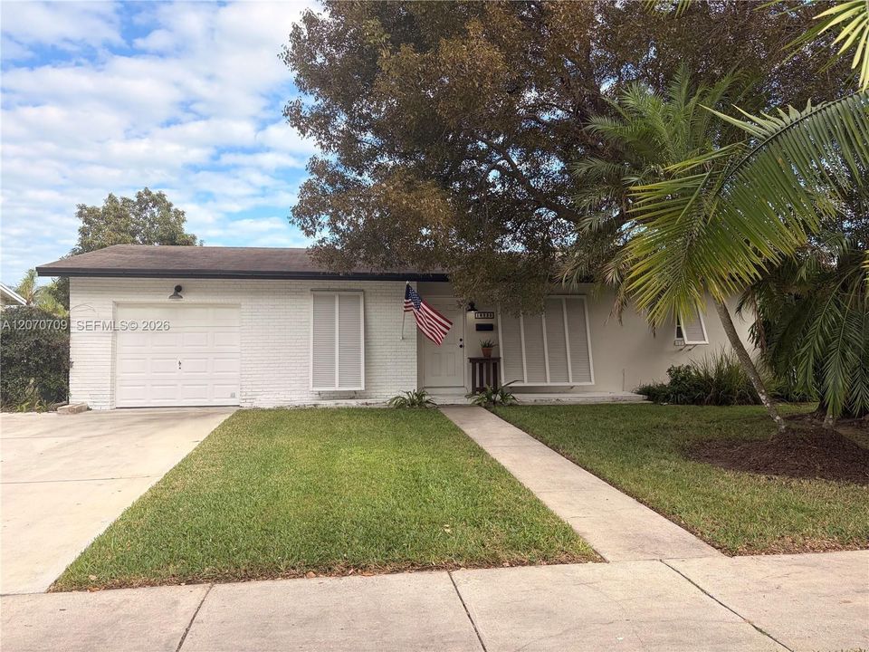 For Sale: $669,900 (3 beds, 2 baths, 1078 Square Feet)