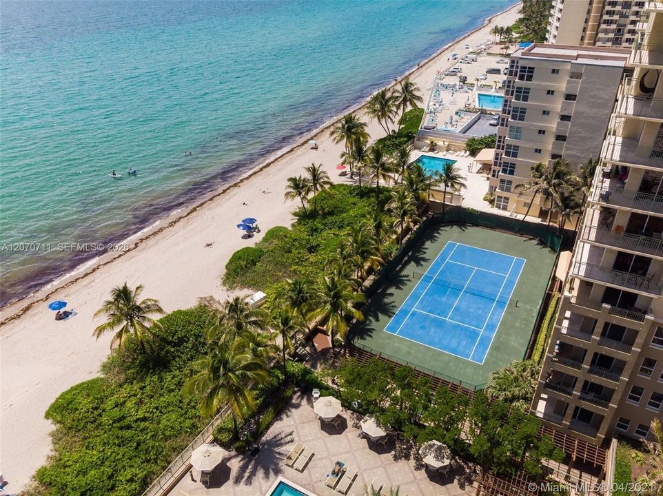 En Venta: $895,000 (2 camas, 2 baños, 1200 Pies cuadrados)