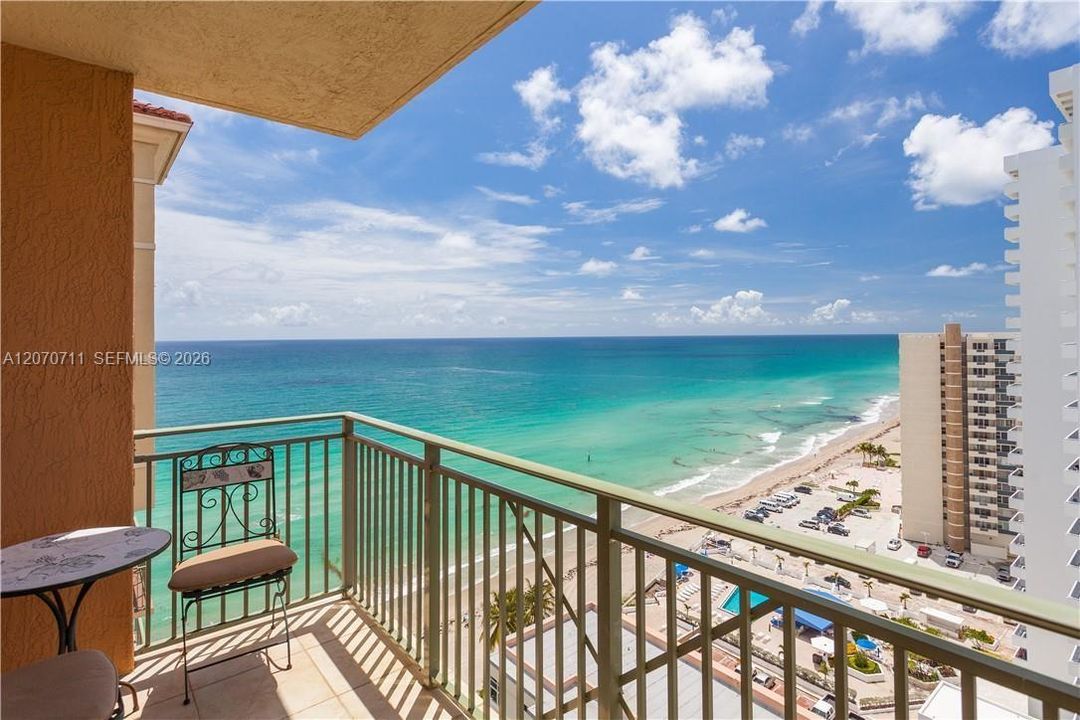 For Sale: $895,000 (2 beds, 2 baths, 1200 Square Feet)