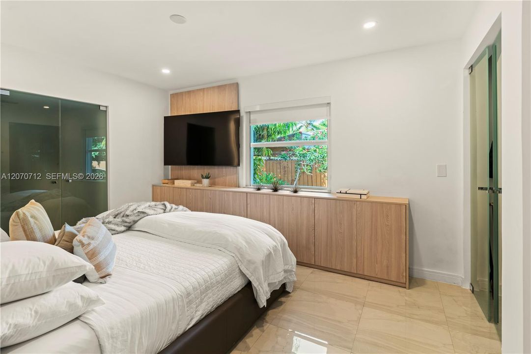 For Sale: $1,650,000 (3 beds, 4 baths, 2093 Square Feet)