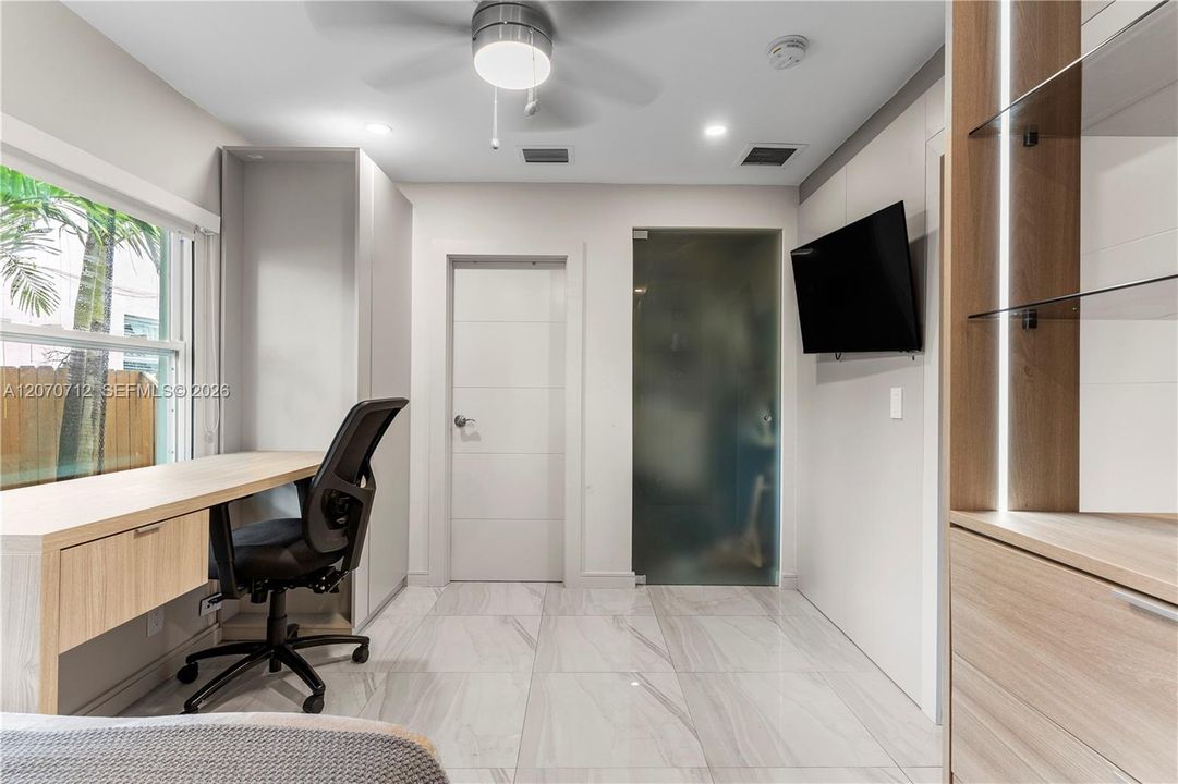 For Sale: $1,650,000 (3 beds, 4 baths, 2093 Square Feet)