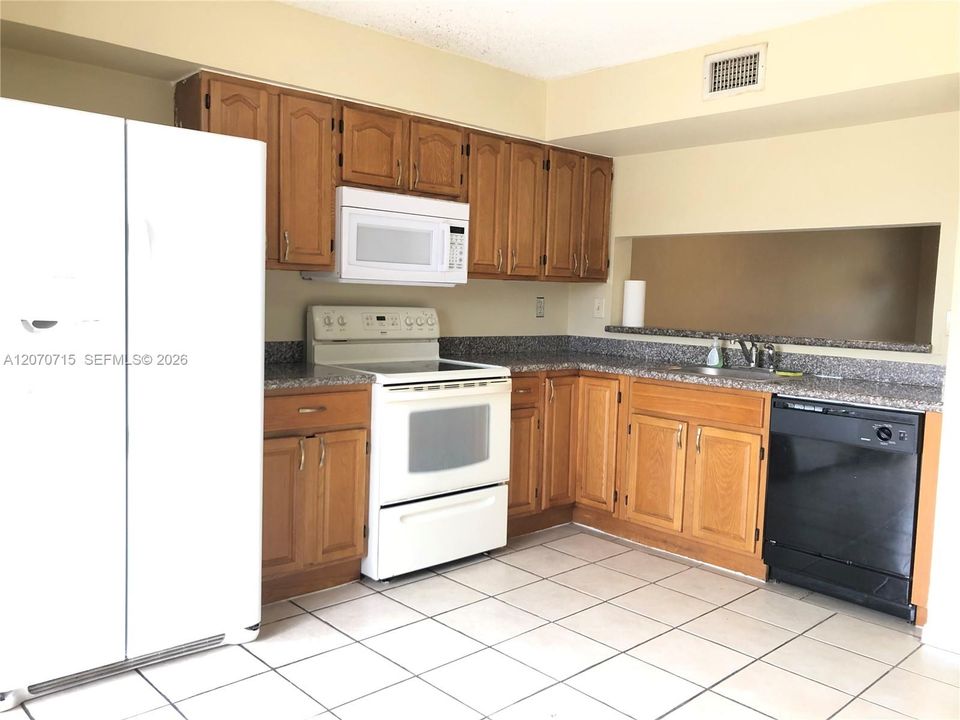 For Rent: $2,200 (2 beds, 1 baths, 1130 Square Feet)