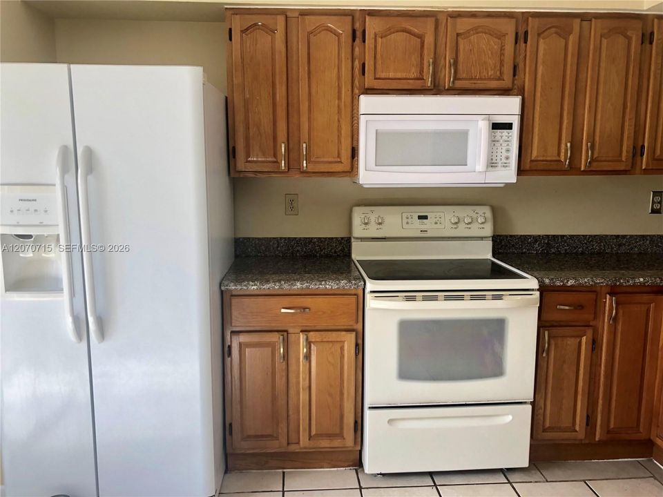 For Rent: $2,200 (2 beds, 1 baths, 1130 Square Feet)