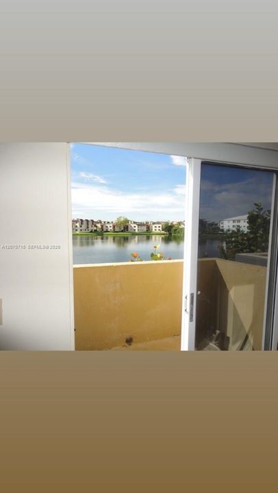 For Rent: $2,200 (2 beds, 1 baths, 1130 Square Feet)