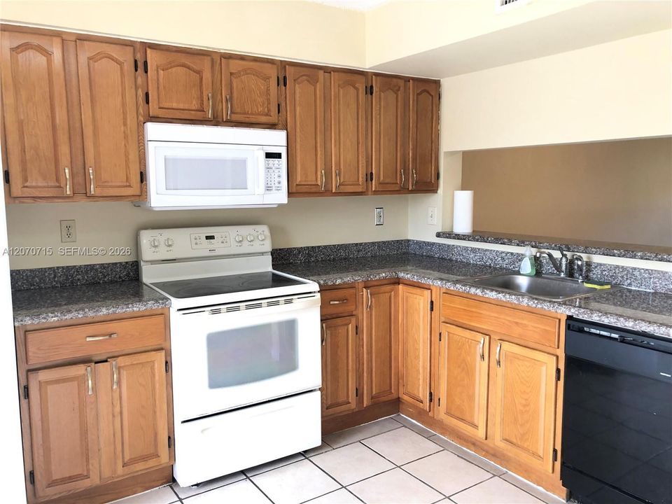 For Rent: $2,200 (2 beds, 1 baths, 1130 Square Feet)