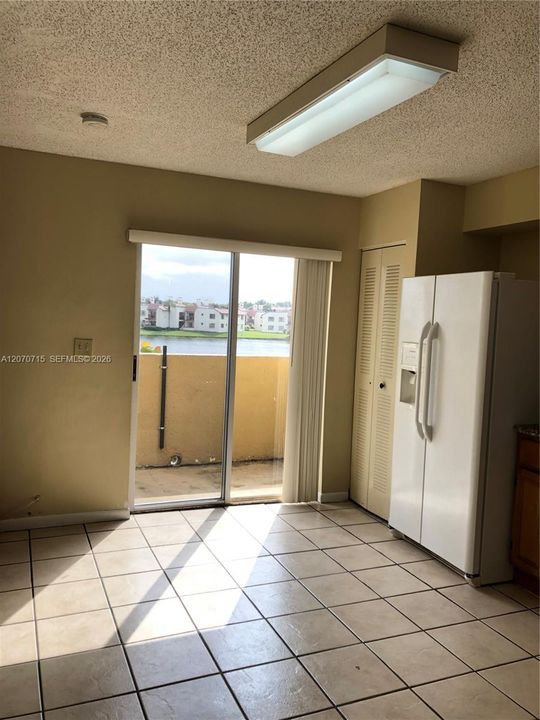 For Rent: $2,200 (2 beds, 1 baths, 1130 Square Feet)