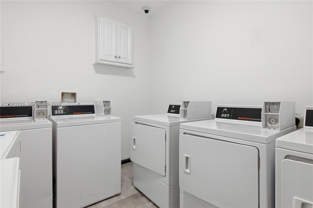 For Rent: $1,400 (0 beds, 1 baths, 450 Square Feet)