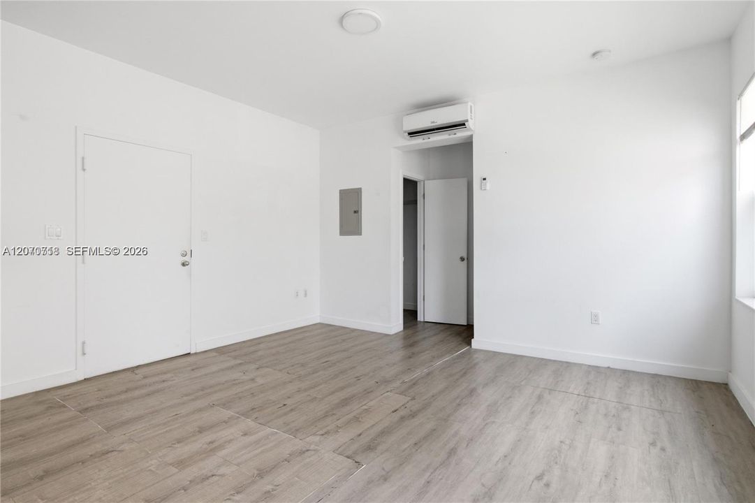 For Rent: $1,400 (0 beds, 1 baths, 450 Square Feet)
