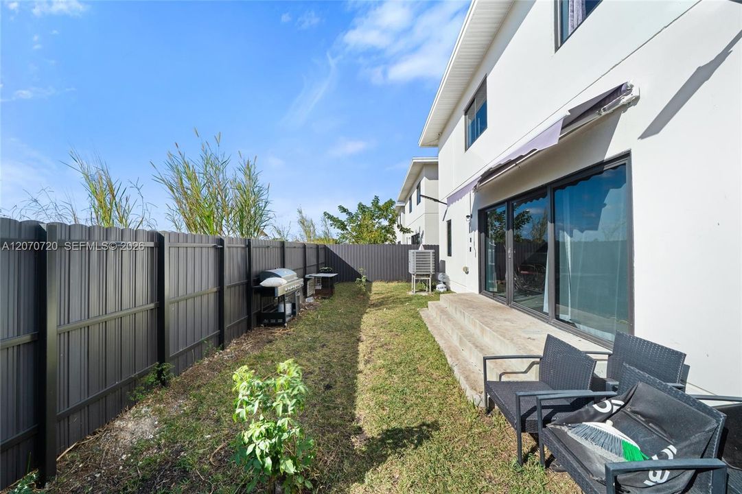 En Venta: $579,900 (5 camas, 4 baños, 1902 Pies cuadrados)