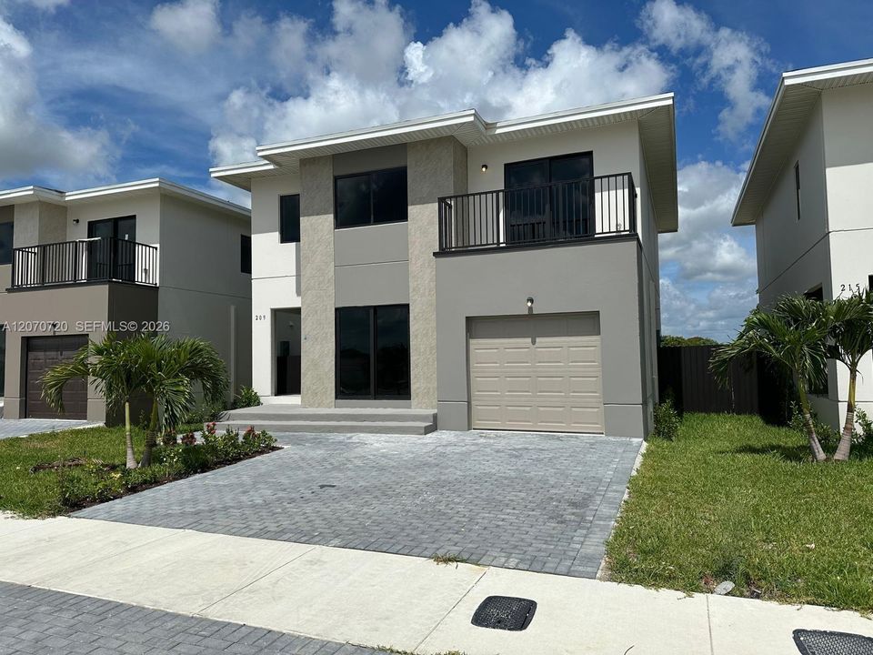 En Venta: $579,900 (5 camas, 4 baños, 1902 Pies cuadrados)