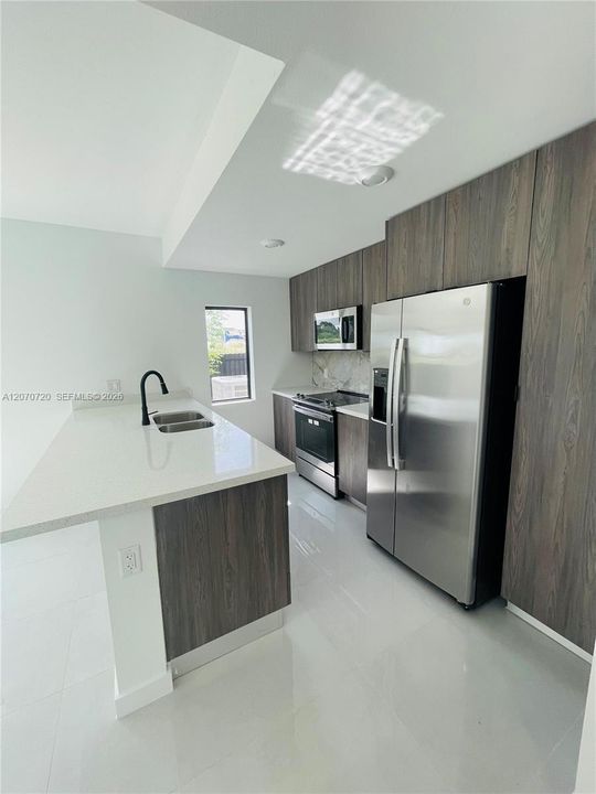En Venta: $579,900 (5 camas, 4 baños, 1902 Pies cuadrados)