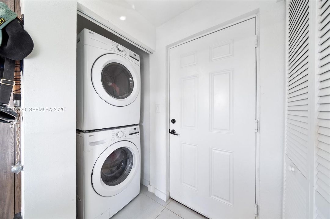 En Venta: $579,900 (5 camas, 4 baños, 1902 Pies cuadrados)
