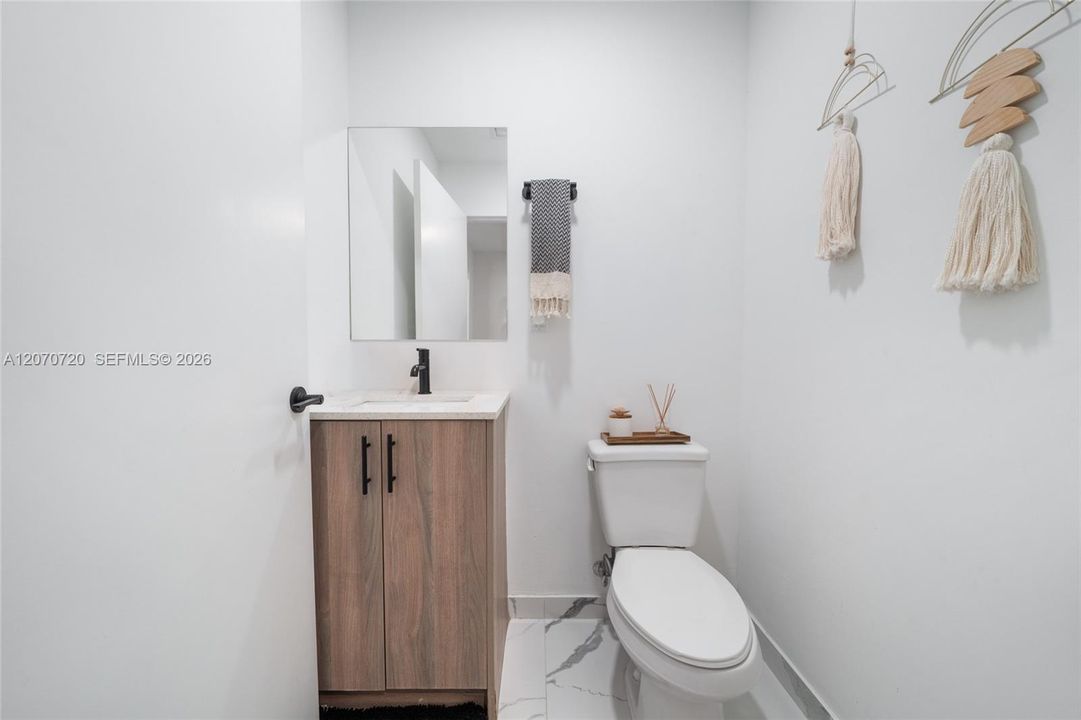 En Venta: $579,900 (5 camas, 4 baños, 1902 Pies cuadrados)