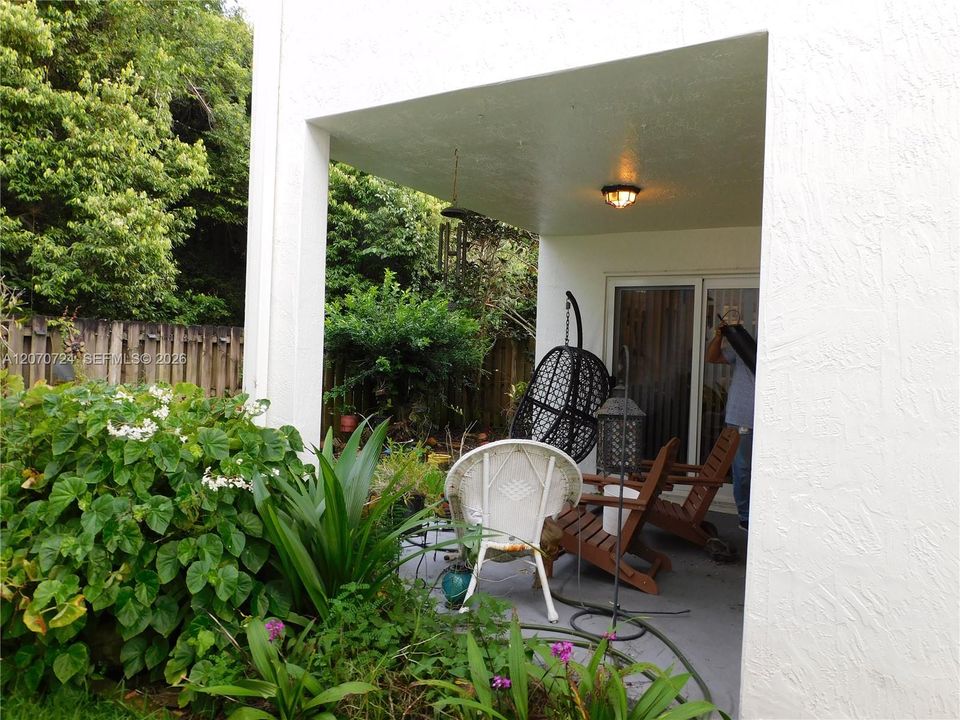 Lots of greenery - no back neighbors.